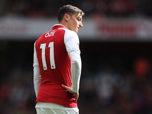 Mesut Ozil returns to Arsenal training