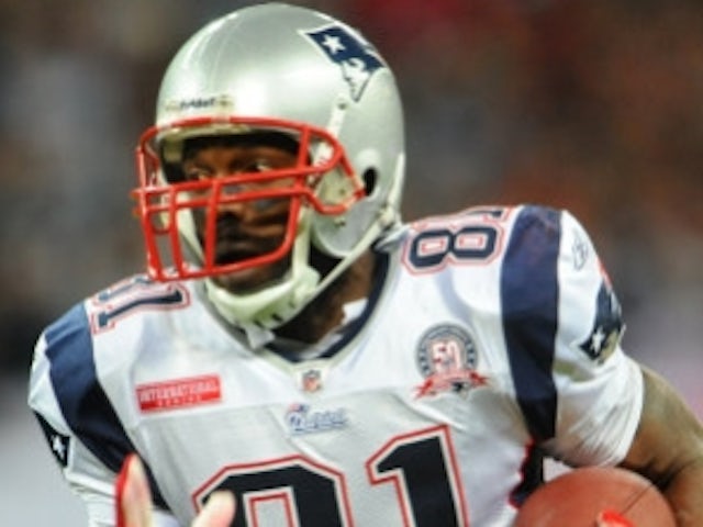Randy Moss retires from the NFL