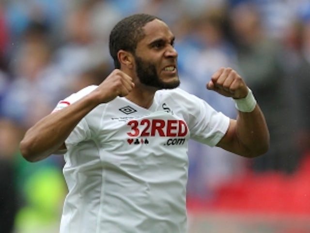 Williams signs new deal at Swansea