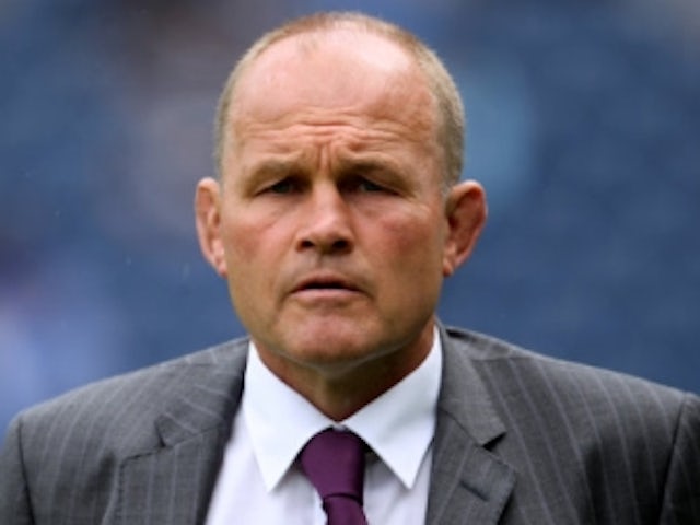Robinson steps down as Scotland coach