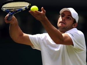 Roddick beats Murray in exhibition