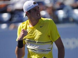 Isner eases into second round
