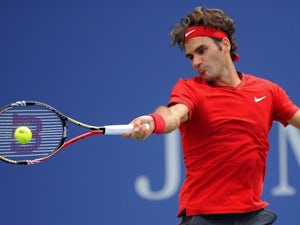 Federer advances in tight affair