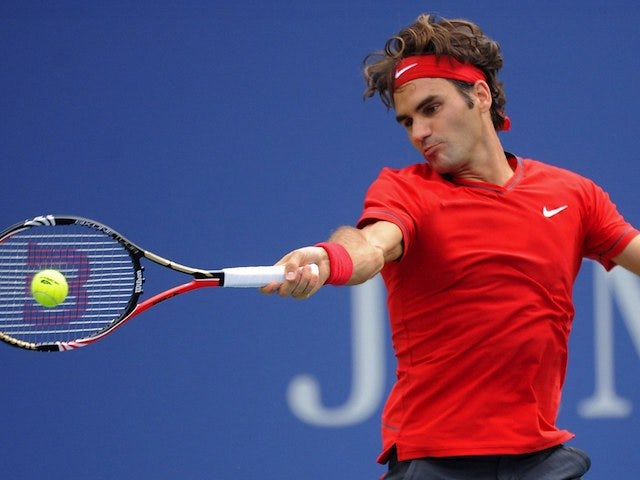Federer scrapes past Wawrinka