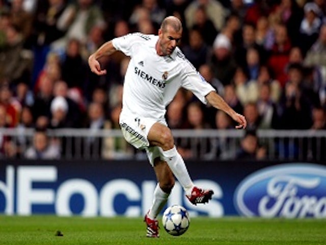 Zidane visits Madrid camp