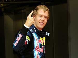 Video: Vettel imitates Raikkonen at awards ceremony