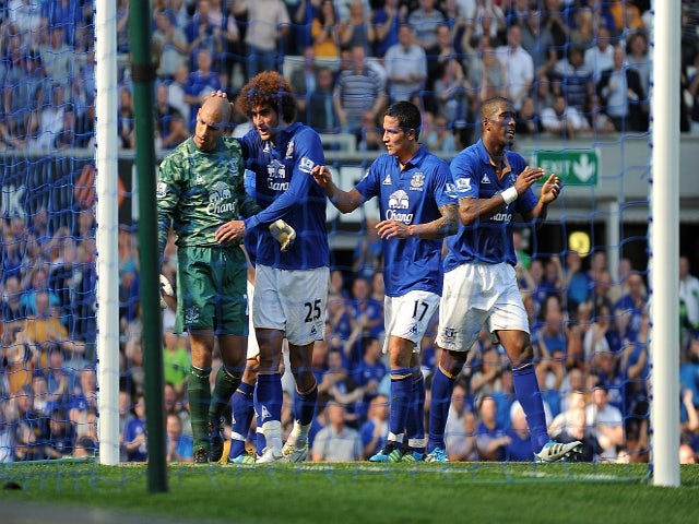 Howard praises Everton defence