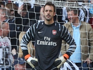 Almunia released by Arsenal