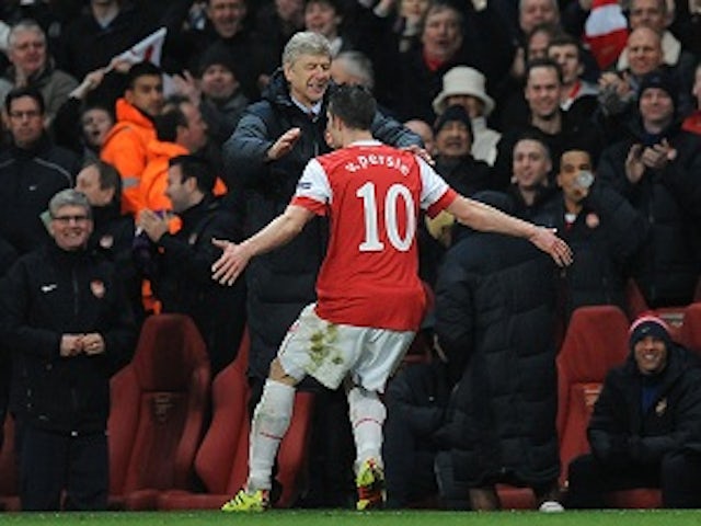Wenger wants fans to respect RVP 