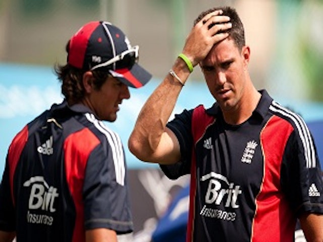 Pietersen extends Surrey stay
