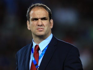 Johnson to remain England coach