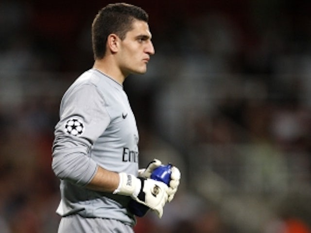 Mannone denies Arsenal contract talks