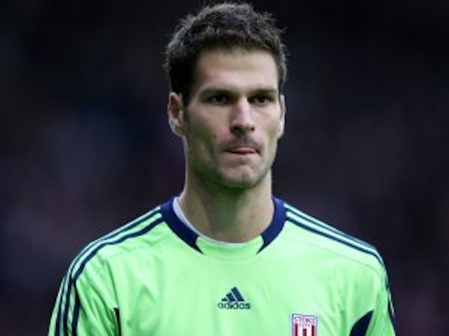 Report: Begovic will join United in the summer