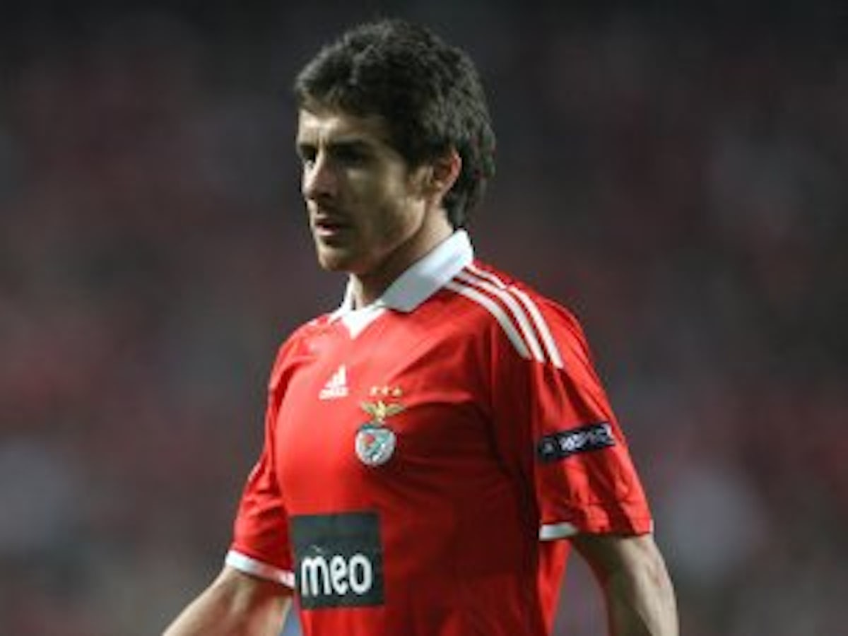 Argentine midfielder Pablo Aimar announces plans to leave Benfica, Football News