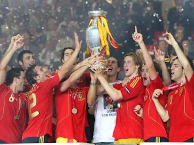 Spain players to use social networks at Euros