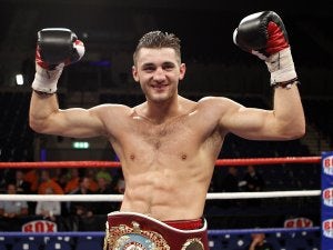 Cleverly moves title defence to LA