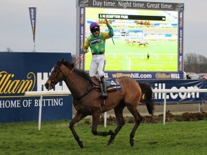 Kauto Star pulls up in Gold Cup