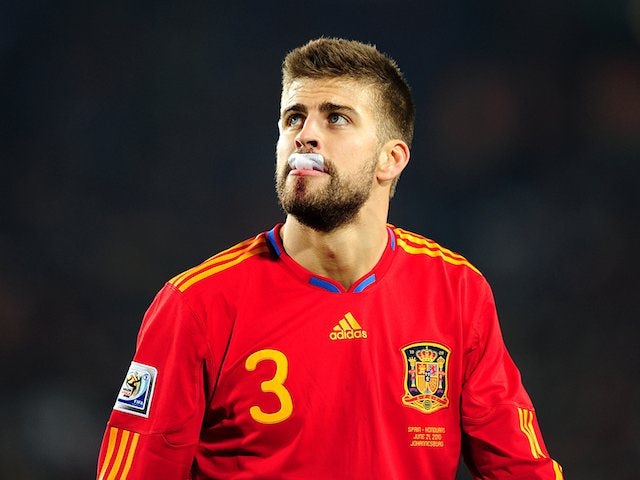 Pique welcomes Song to Barcelona
