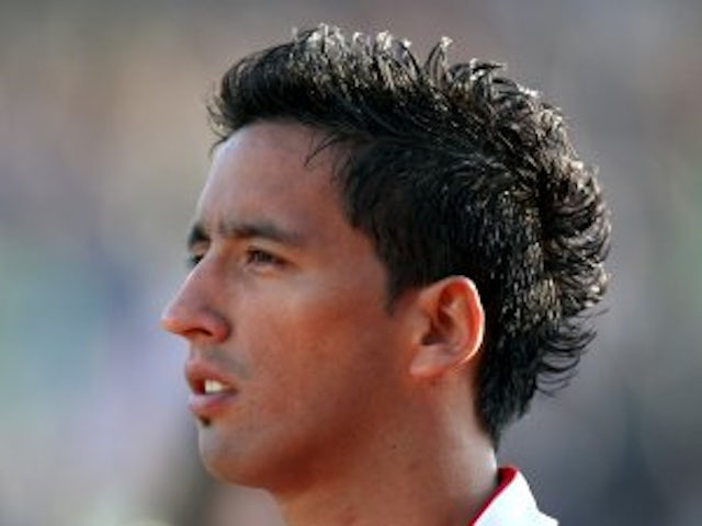 Lucas Barrios agrees China switch