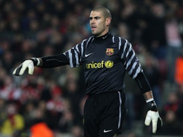 Valdes will stay at Barcelona