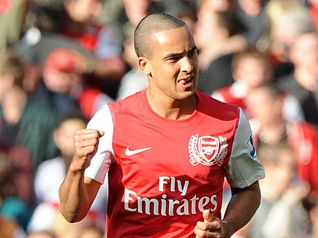 Walcott excited by Spurs battle