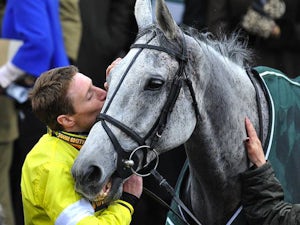 Neptune Collonges wins closest ever Grand National
