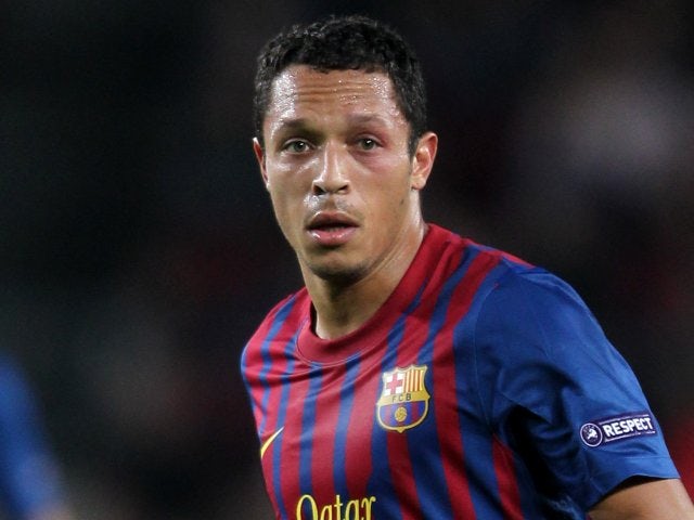 Adriano signs Barcelona extension