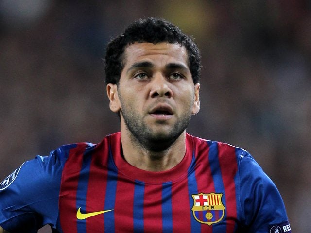 Alves wanted Barca to deny rumours