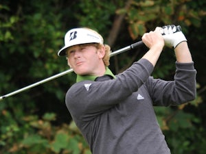 Snedeker wins with borrowed clubs