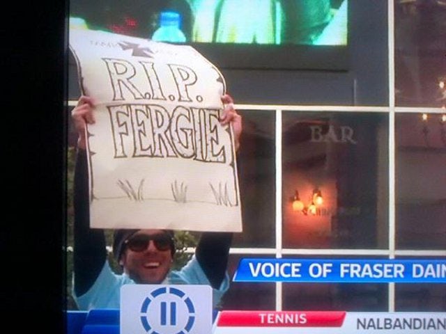 Tevez holds up 'RIP Fergie' sign