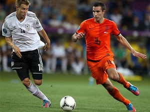 Van Persie to miss out for Holland?