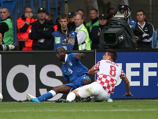 Team News: Balotelli drops out for Italy