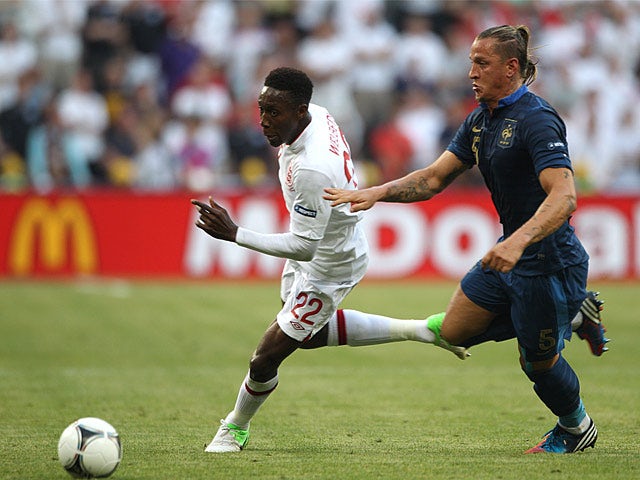 Welbeck expects chances against Sweden
