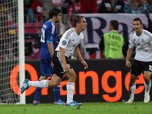 Lahm urges Bayern to maintain focus