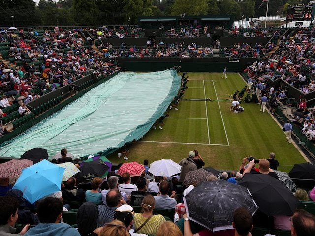 Men's final suspended at Wimbledon