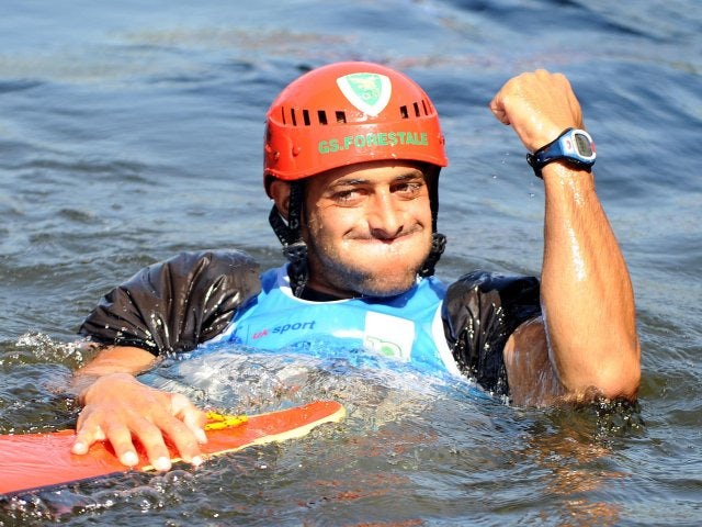 Molmenti wins kayak gold