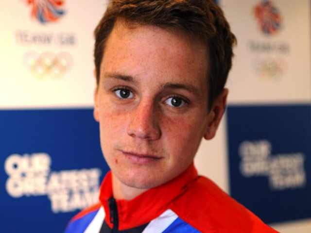 GB's Alistair Brownlee wins gold in triathlon