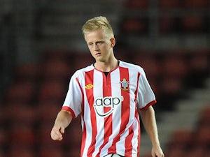 MK Dons sign Reeves