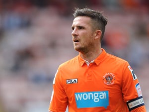 Ferguson signs new Blackpool deal