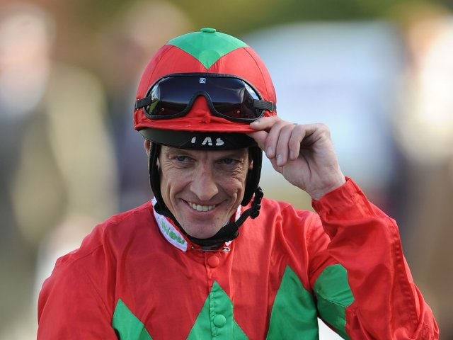 Gambler wins £160k on jockey