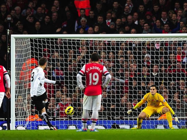 Dimitar Berbatov scores for Fulham from the penalty spot