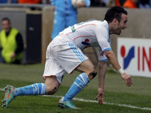 Marseille close gap on Lyon