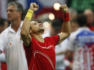 Spain take lead in Davis Cup final