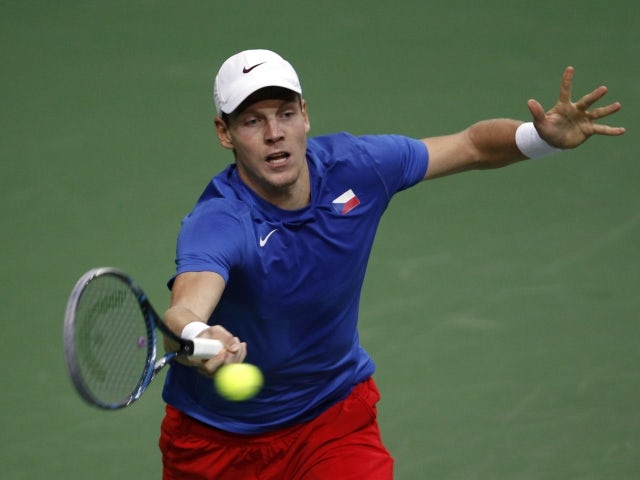 Tomas Berdych beats Nicolas Almagro at the Davis Cup on November 16, 2012