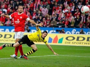 Borussia Dortmund edge out Mainz