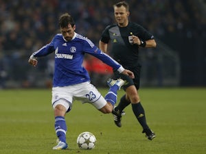Schalke qualify with victory