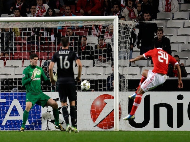 Benfica's Ezequiel Garay scores his side's second against Celtic on November 20, 2012