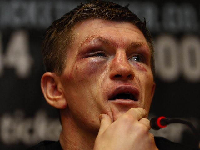 Lewis: 'Hatton should hold head high'