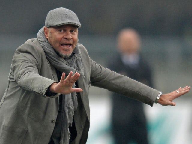 Siena's coach Serse Cosmi during the match against Chievo on November 25, 2012