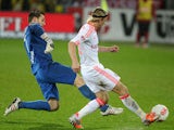 Bayern Munich's Anatoliy Tymoshchuk rounds the keeper to slot home his team's second goal on November 28, 2012